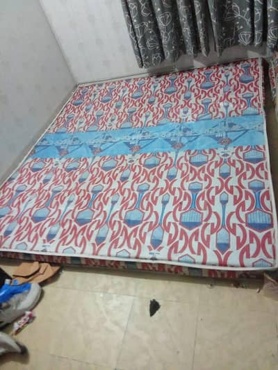 Queen moltyform mattress