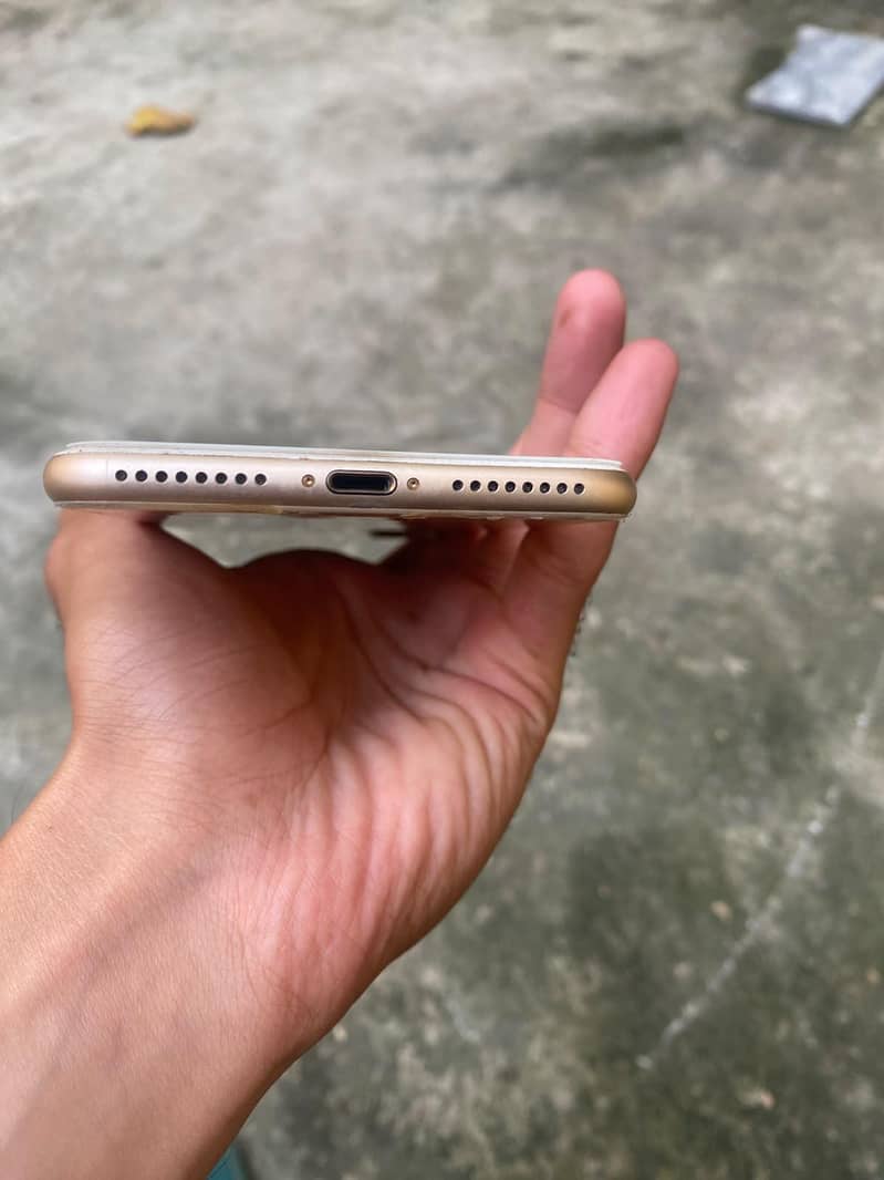 Apple iPhone 7 Plus 2