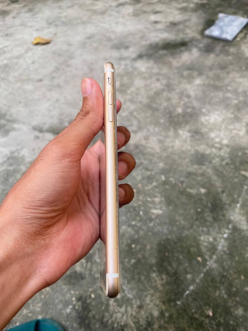Apple iPhone 7 Plus 4