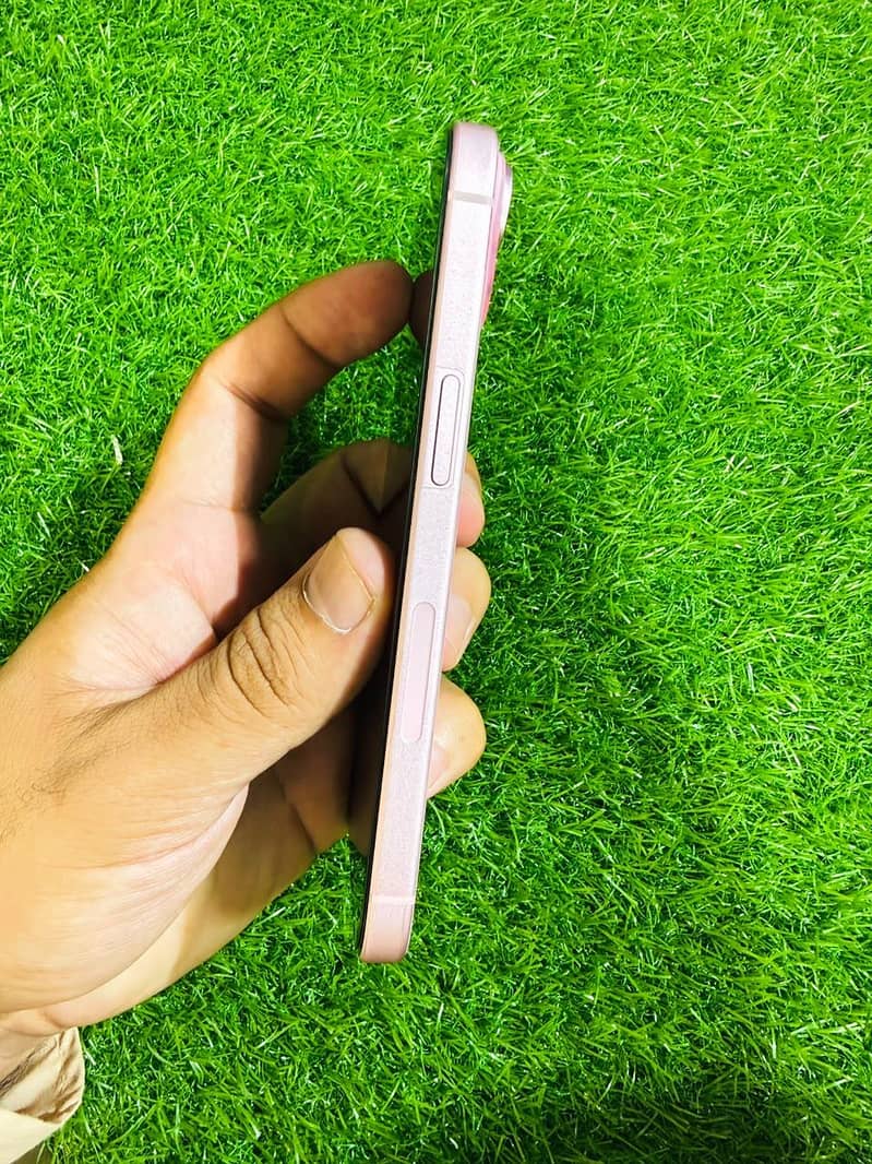Apple iPhone 15 2