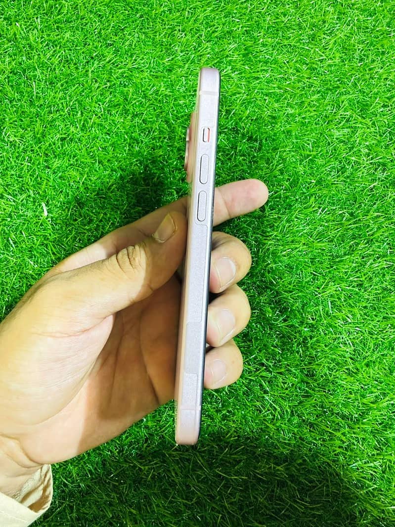 Apple iPhone 15 3