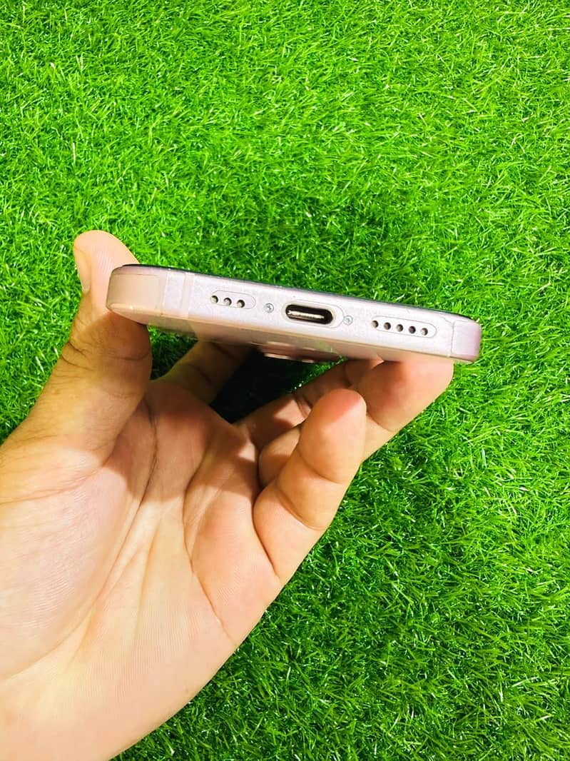 Apple iPhone 15 4