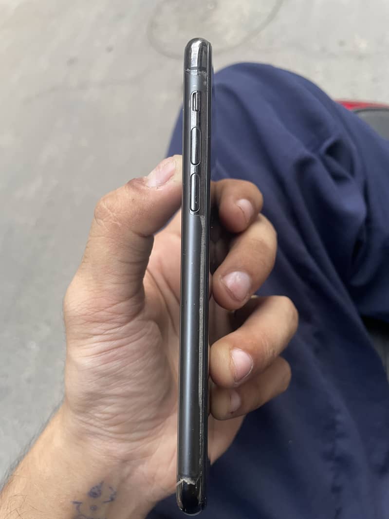 Apple iPhone 11 Pro 1