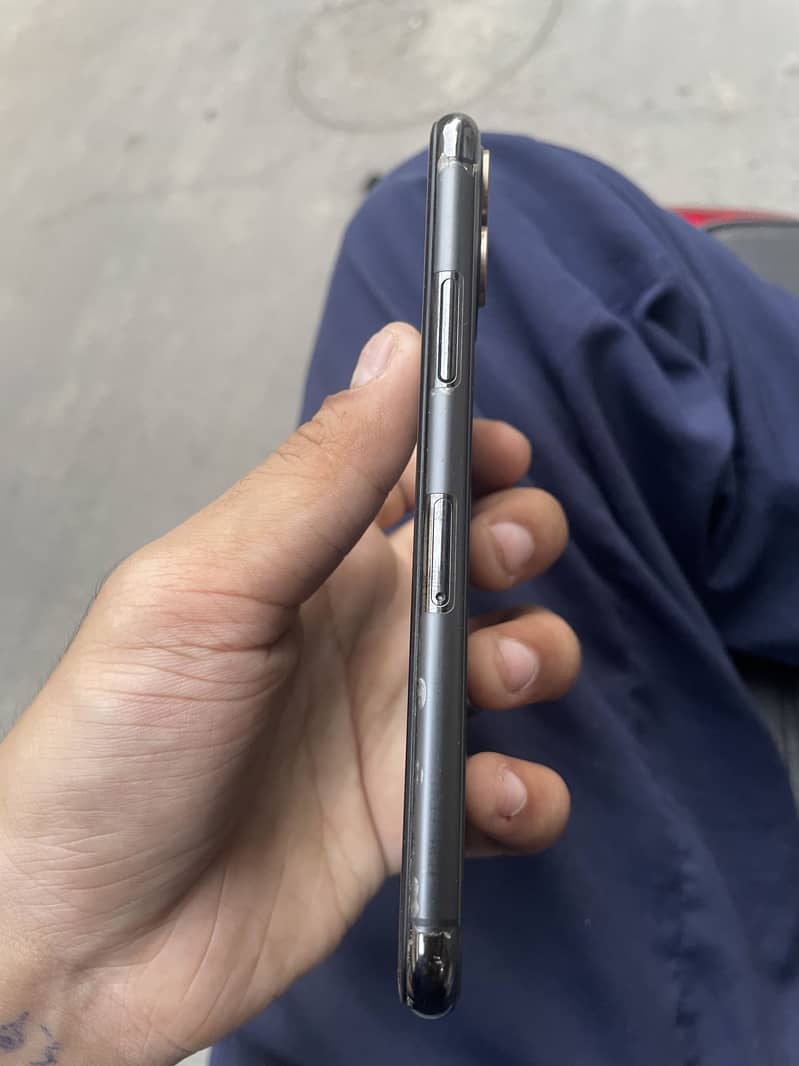 Apple iPhone 11 Pro 3