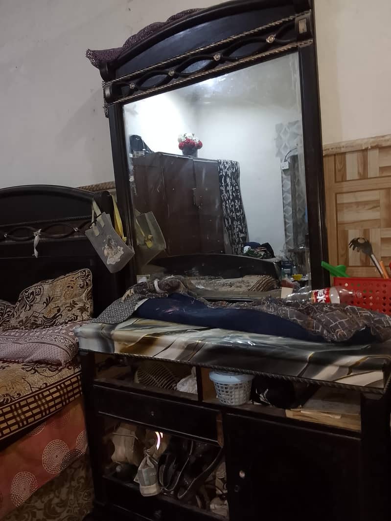 bed dressing table 2