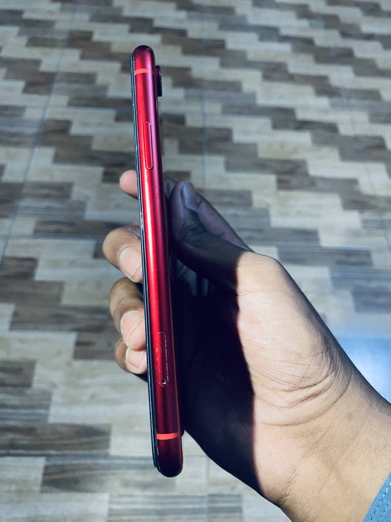 Apple iPhone XR 4