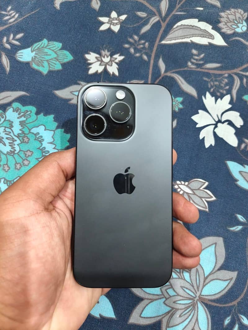 Apple iPhone 16 Pro 3