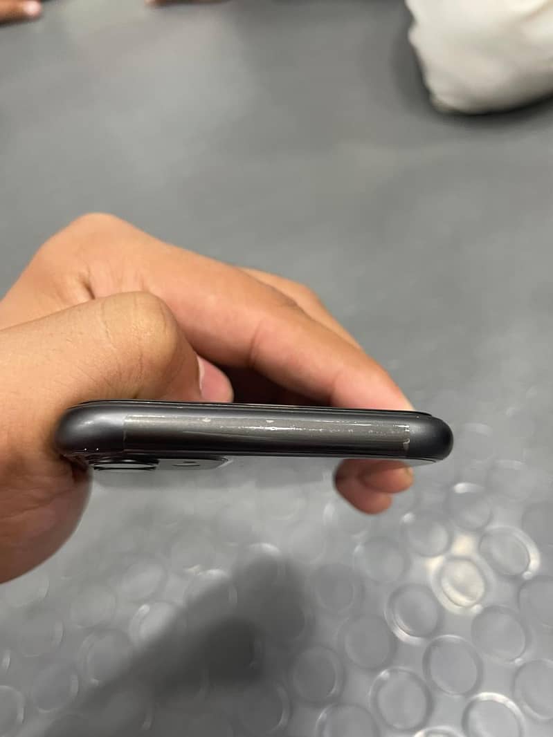 Apple iPhone 11 0