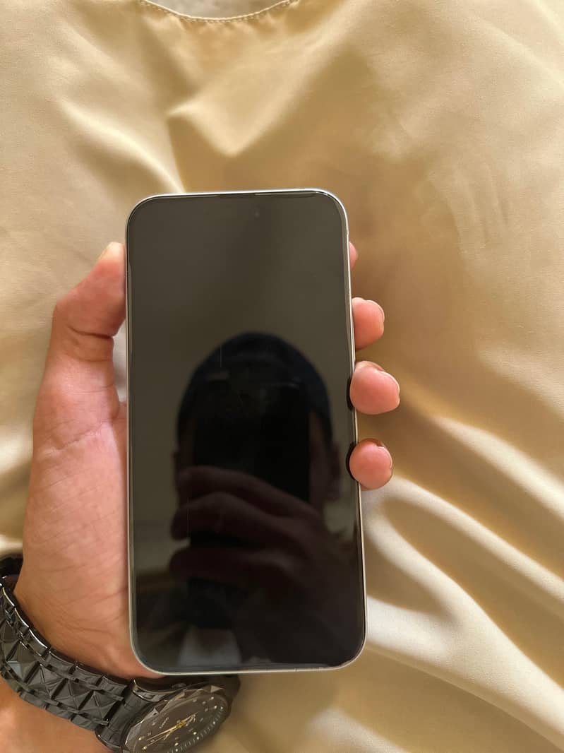 Apple iPhone 15 plus 4
