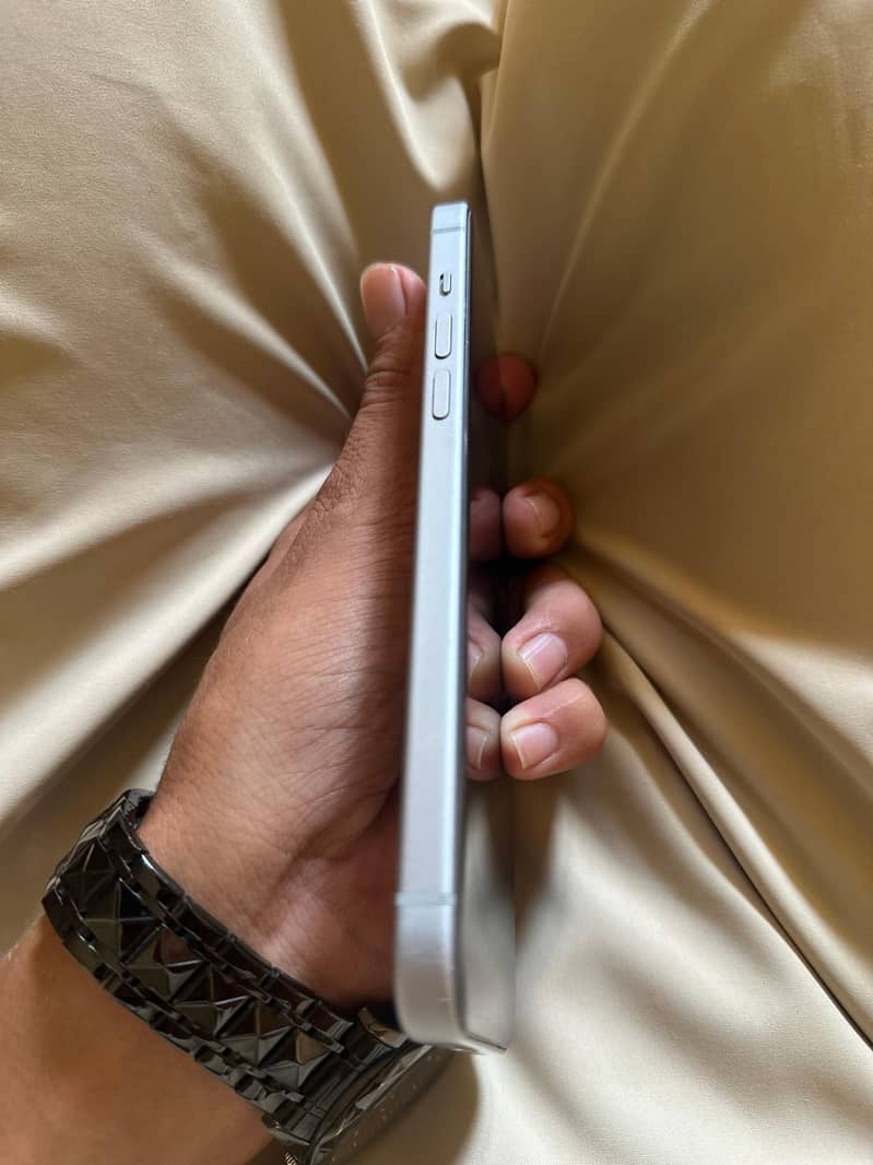 Apple iPhone 15 plus 6