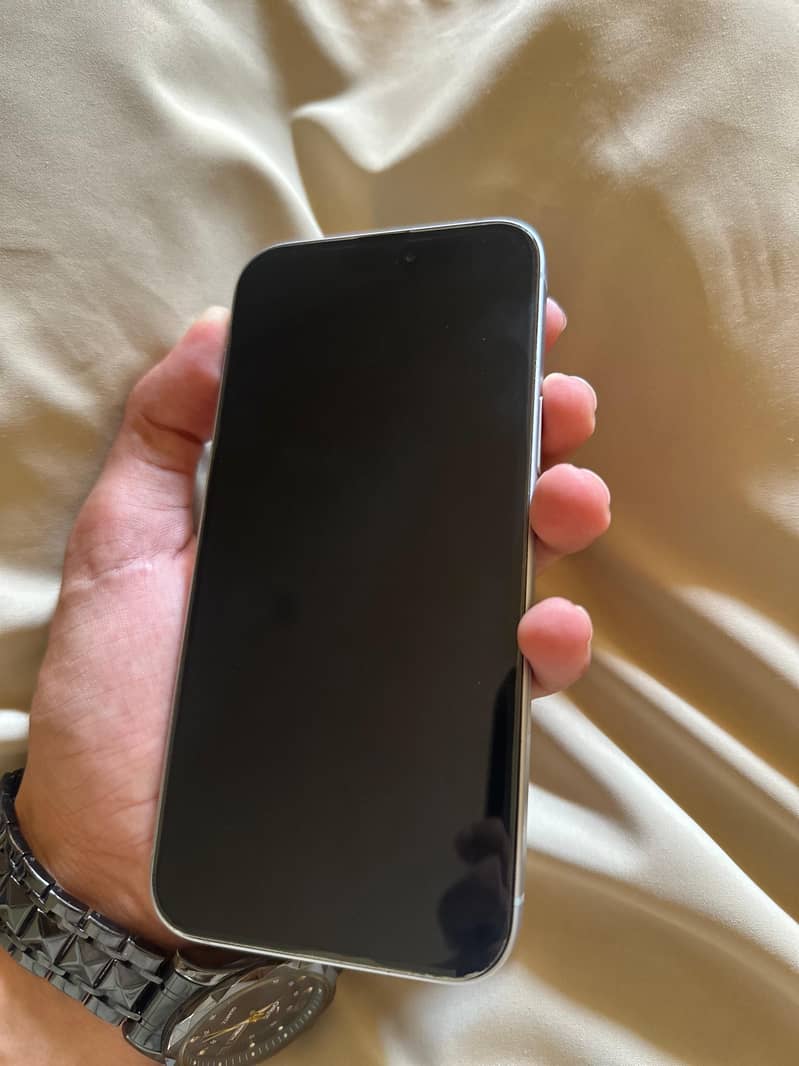 Apple iPhone 15 plus 9