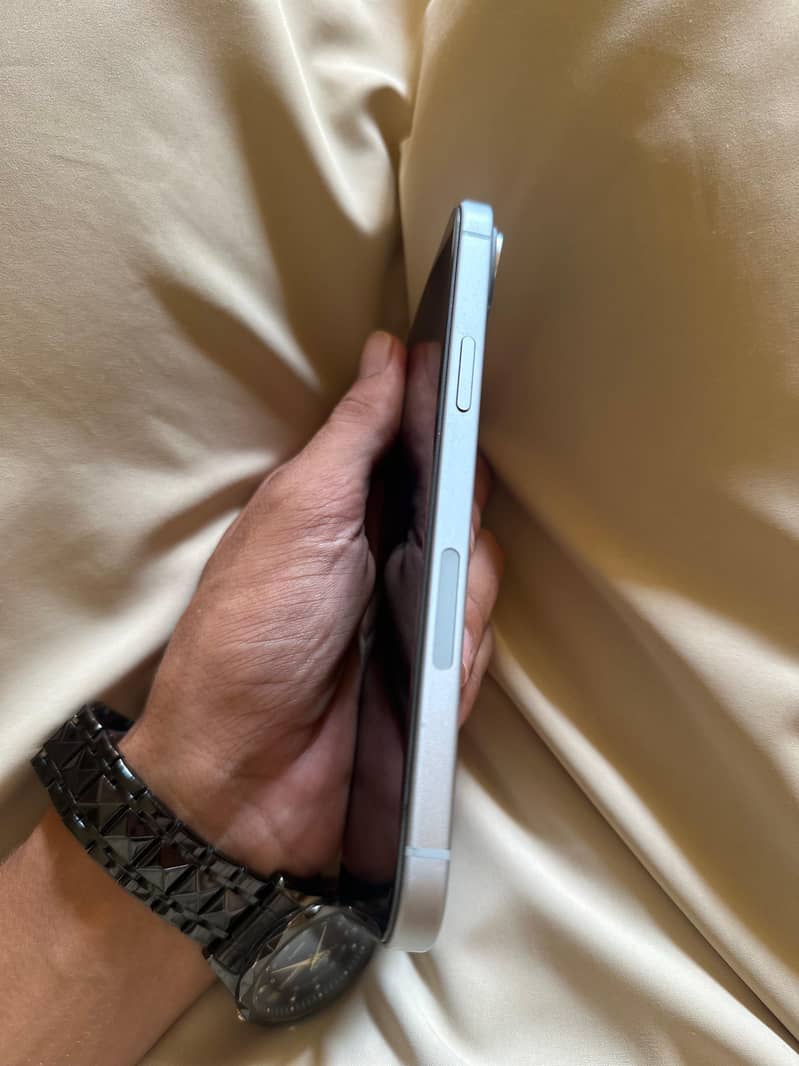 Apple iPhone 15 plus 10