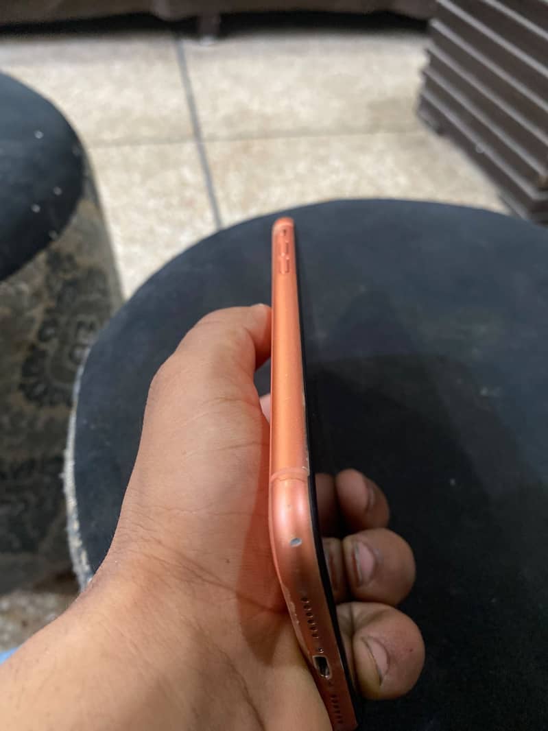 Apple iPhone XR 7