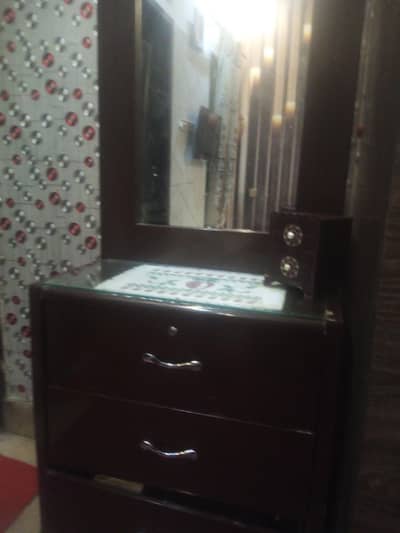 dressing for sale and exstra draw