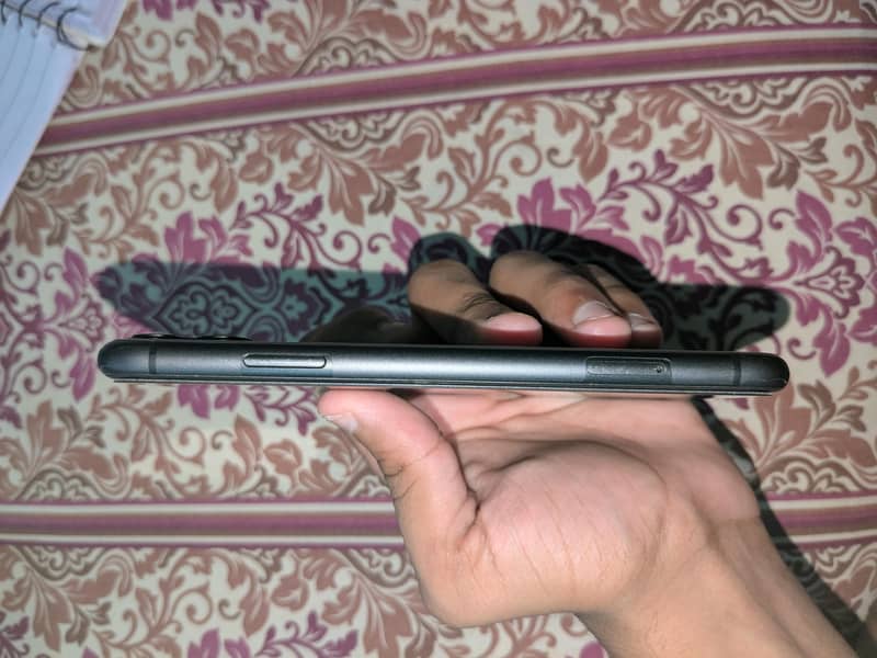 Apple iPhone 11 4