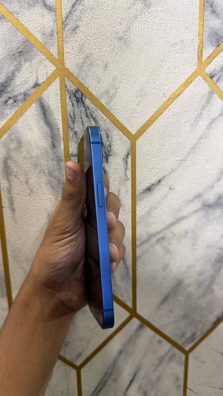 Apple iPhone 13 4