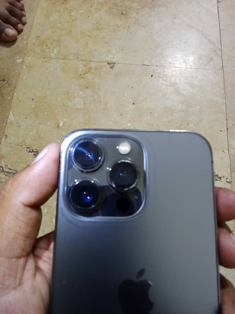 Apple iPhone 13 2
