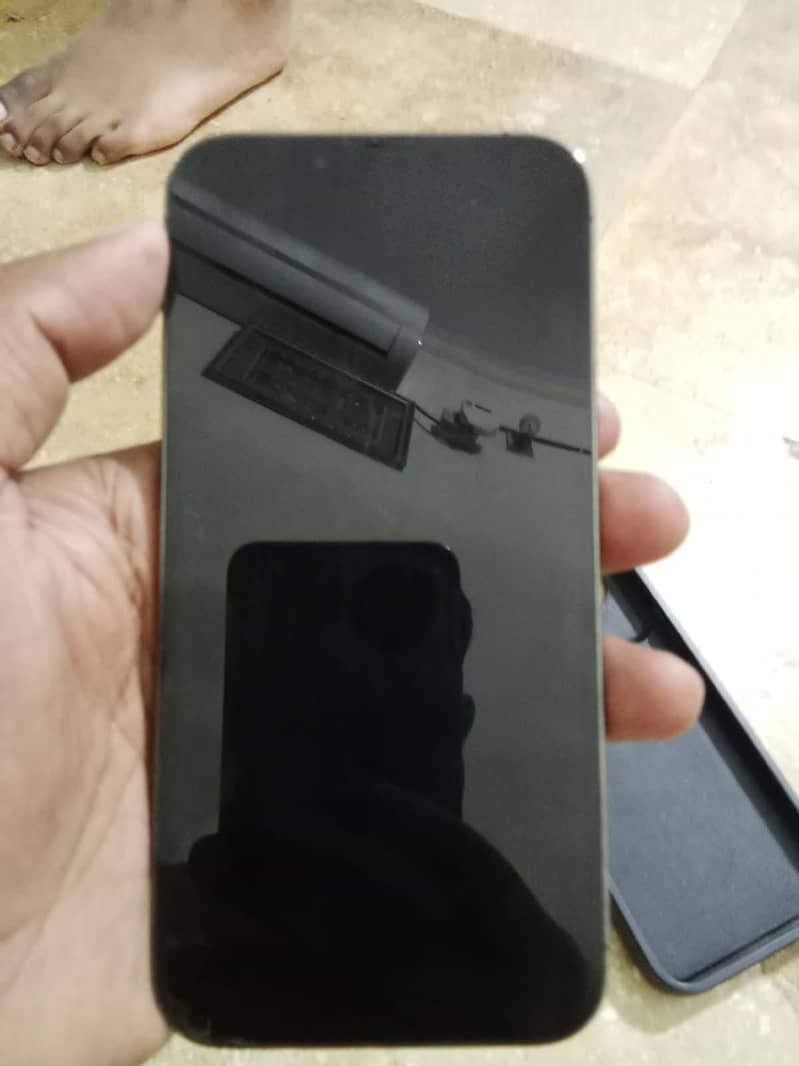 Apple iPhone 13 4