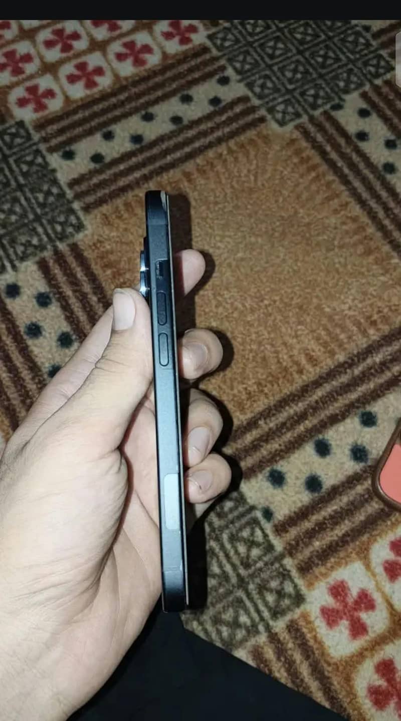 Apple iPhone 15 4