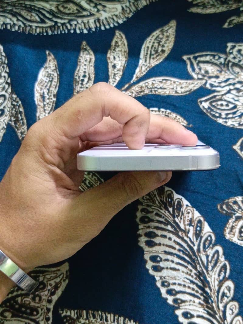 Apple iPhone 14 4