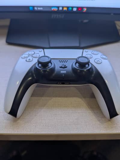 ps5 Controller, hardly used. Came from UAE