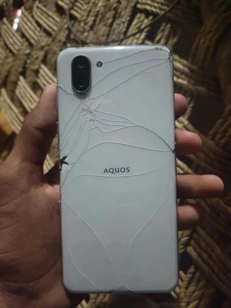 Sharp Aquos R3 0