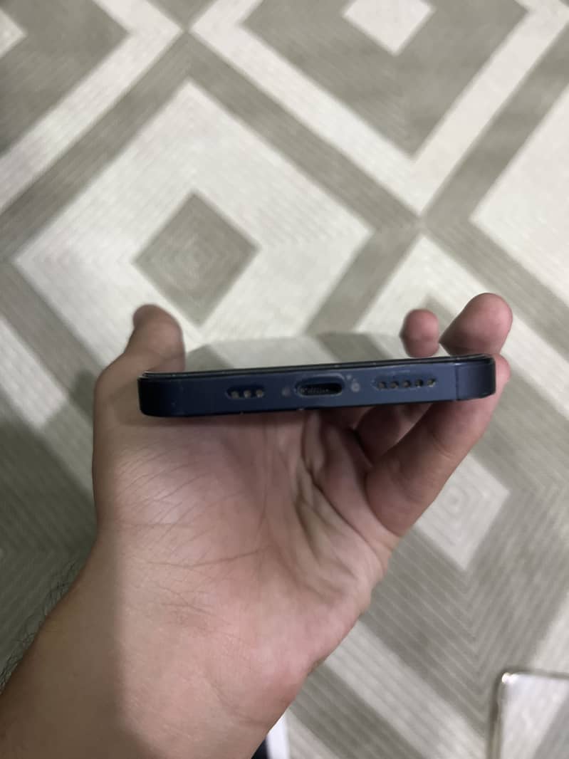 Apple iPhone 13 2