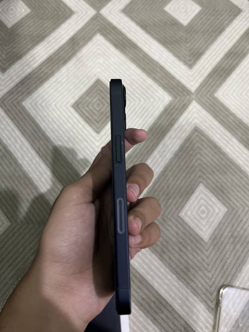 Apple iPhone 13 4