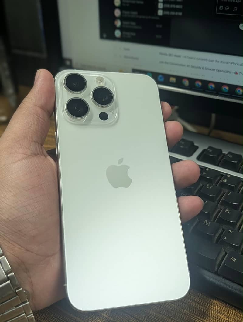 Apple iPhone 15 Pro Max 0