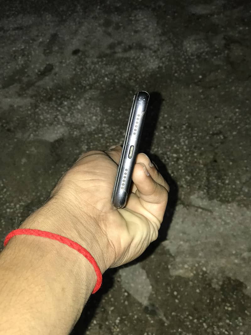 Apple iPhone 11 3