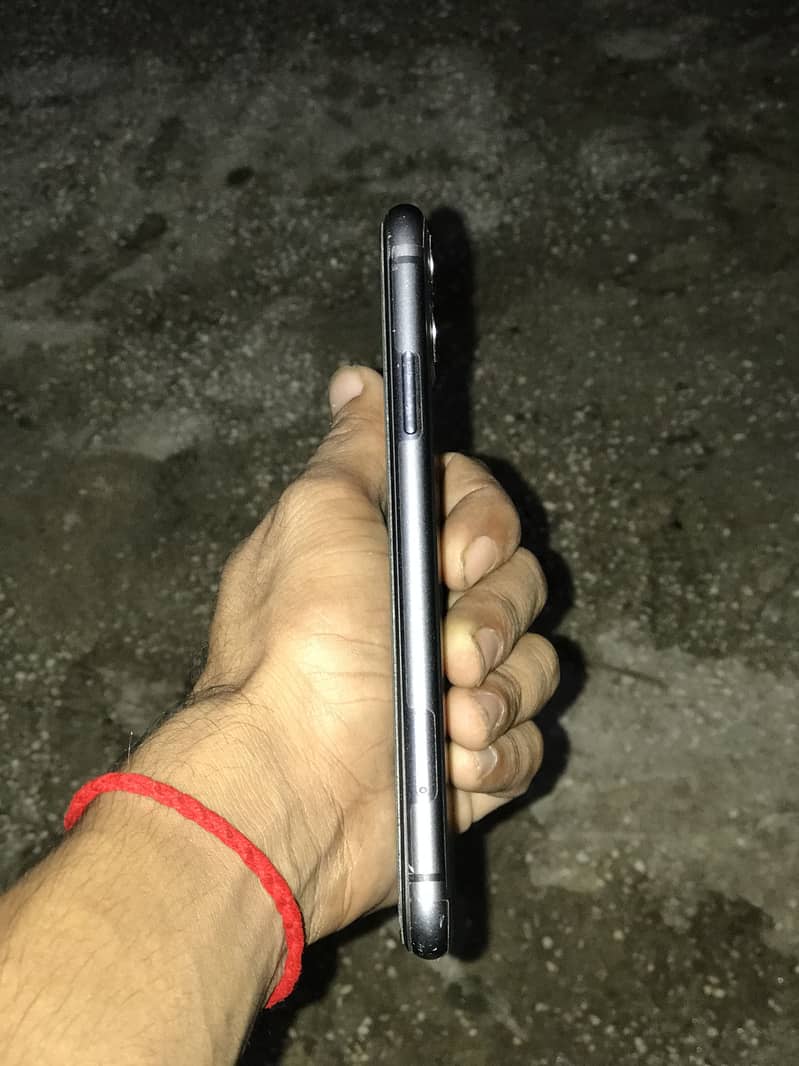 Apple iPhone 11 4