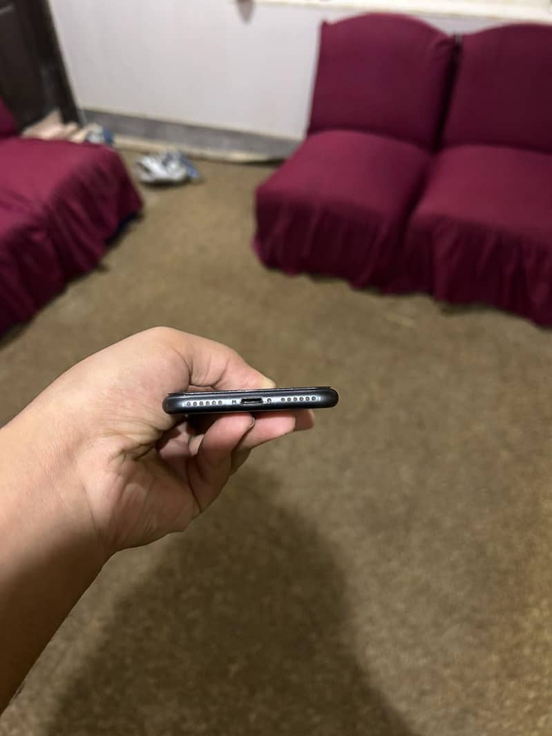 Apple iPhone 8 1