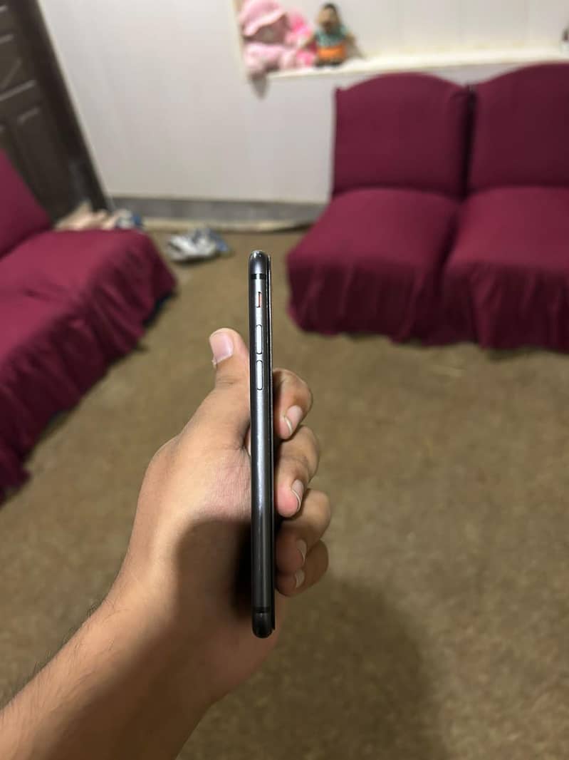 Apple iPhone 8 3