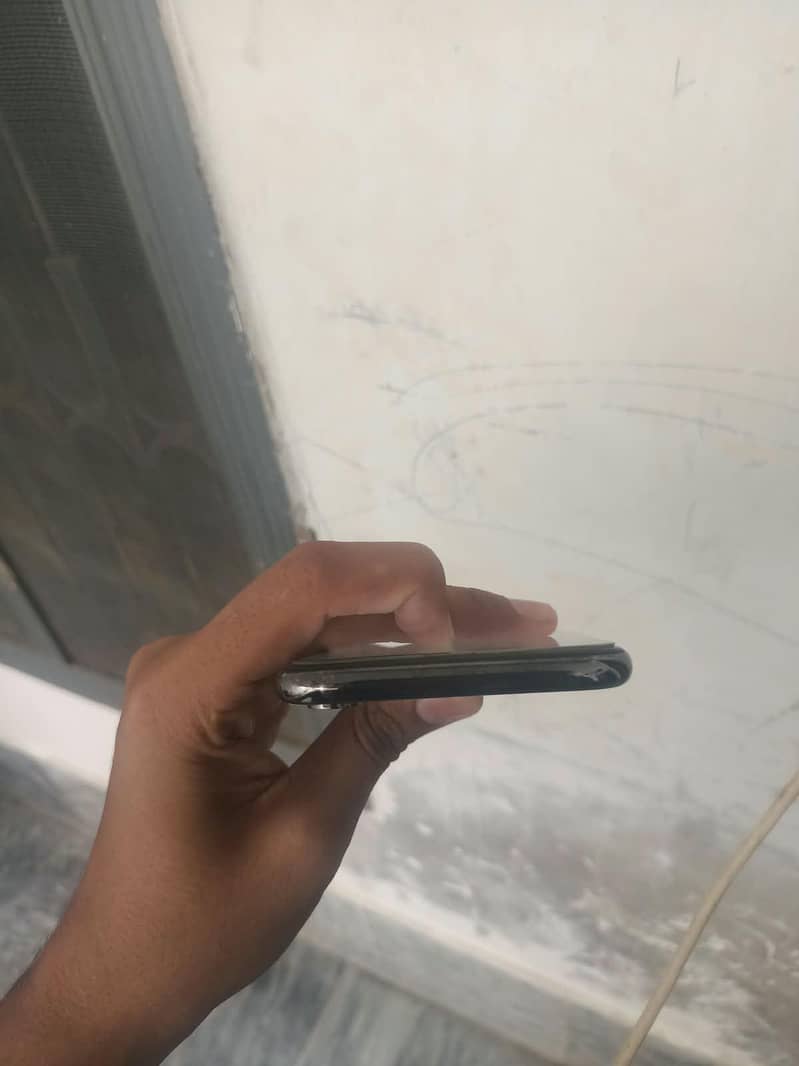 Apple iPhone X 6