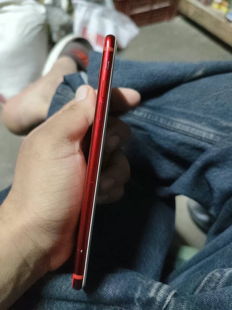 Apple iPhone 8 Plus 4