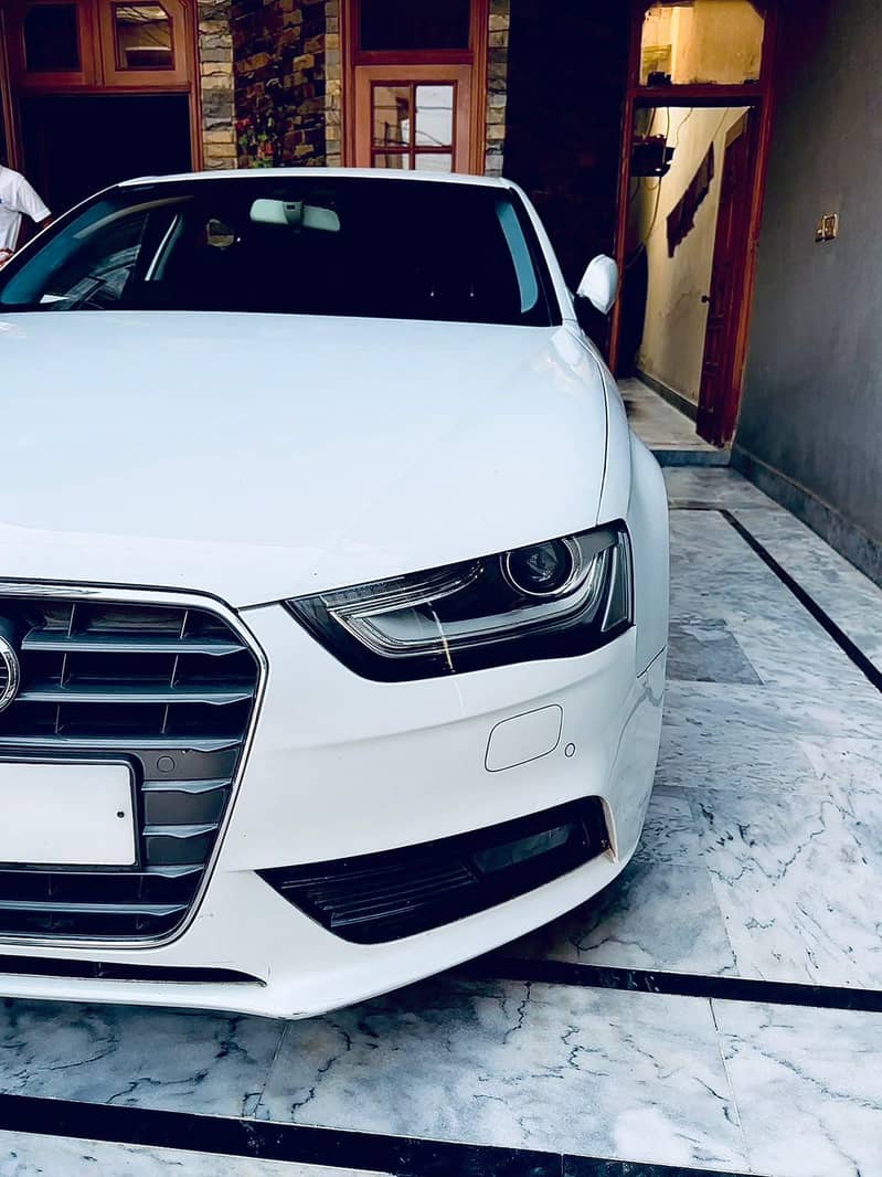 Audi A4 2012 1