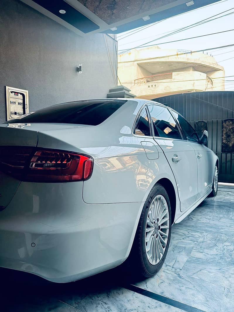 Audi A4 2012 4