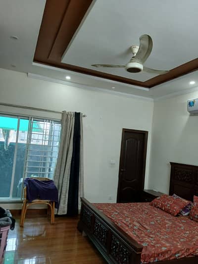 10 MARLA HOUSE FOR RENT