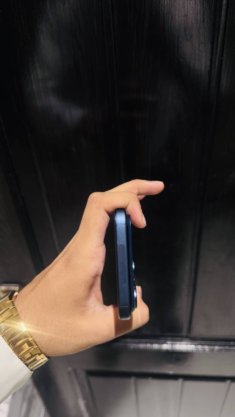 Apple iPhone 17 Pro Max 4