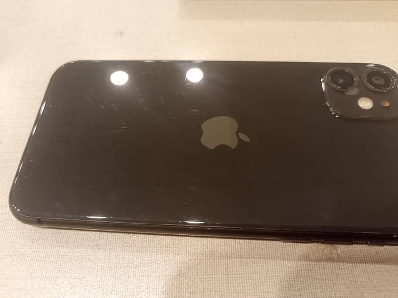 Apple iPhone 11 4