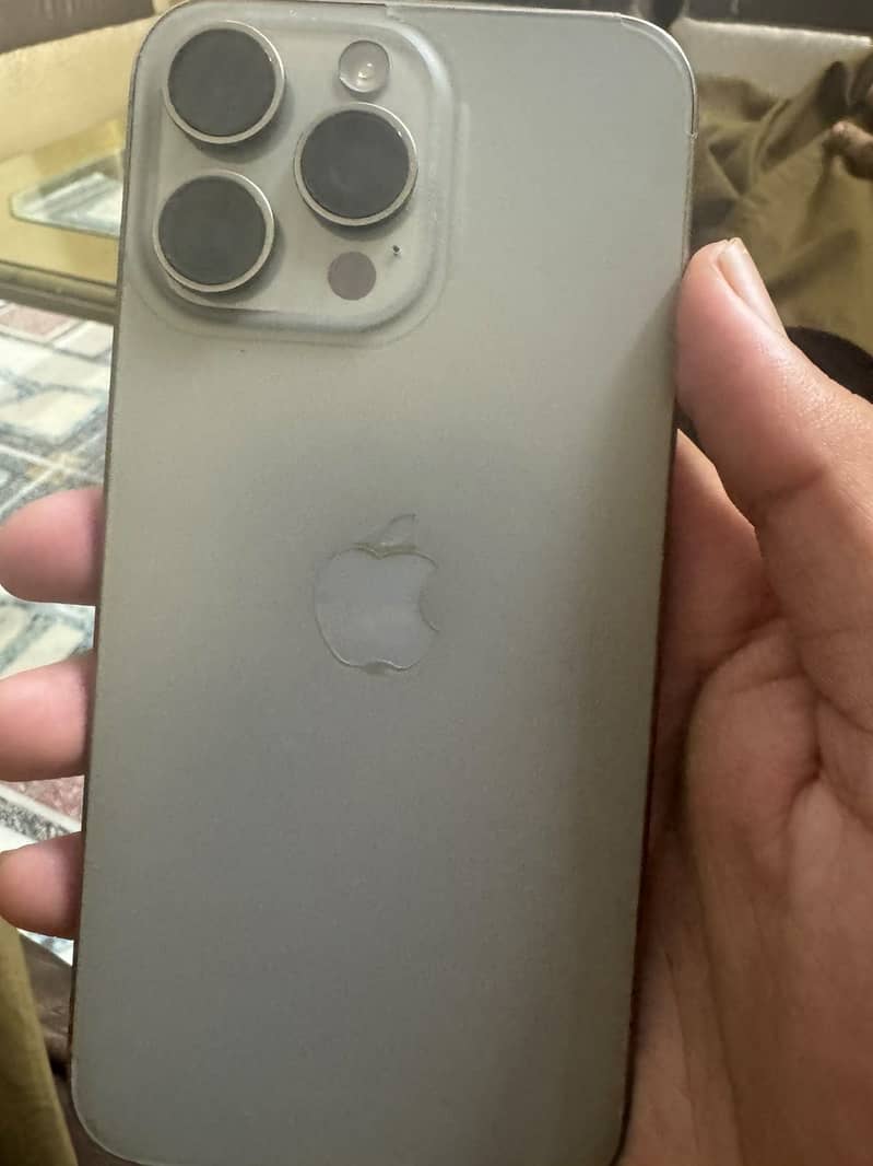 Apple iPhone 15 Pro Max 0