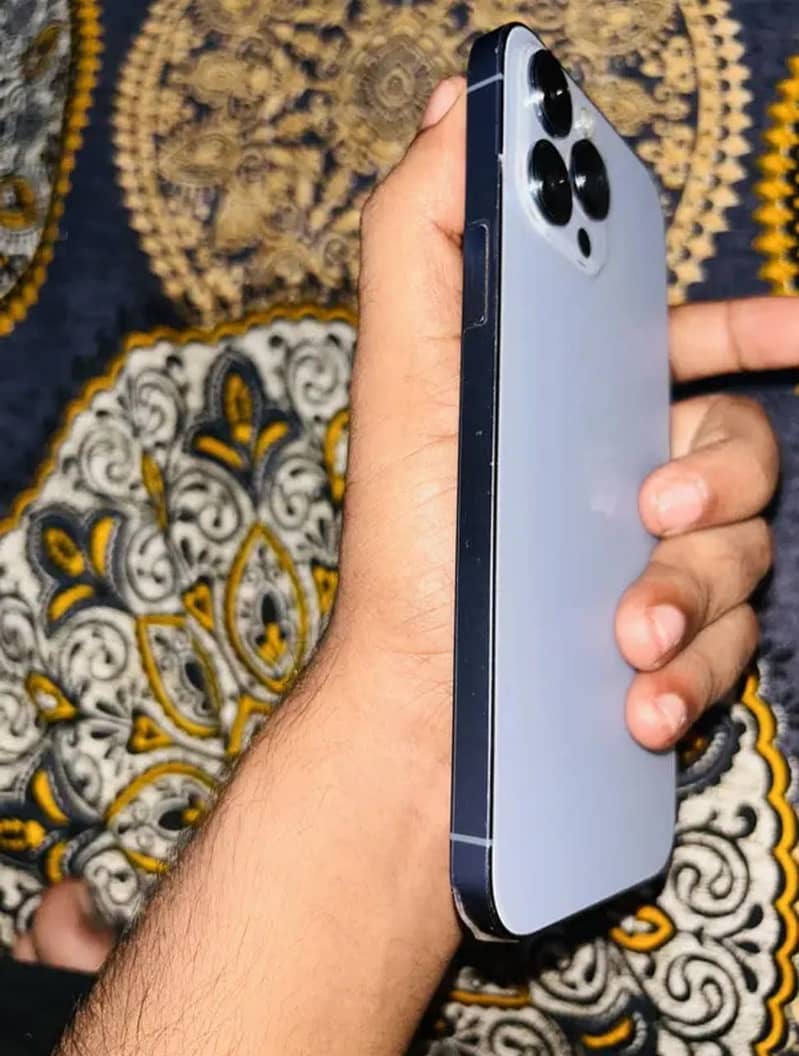 Apple iPhone 13 Pro Max 3