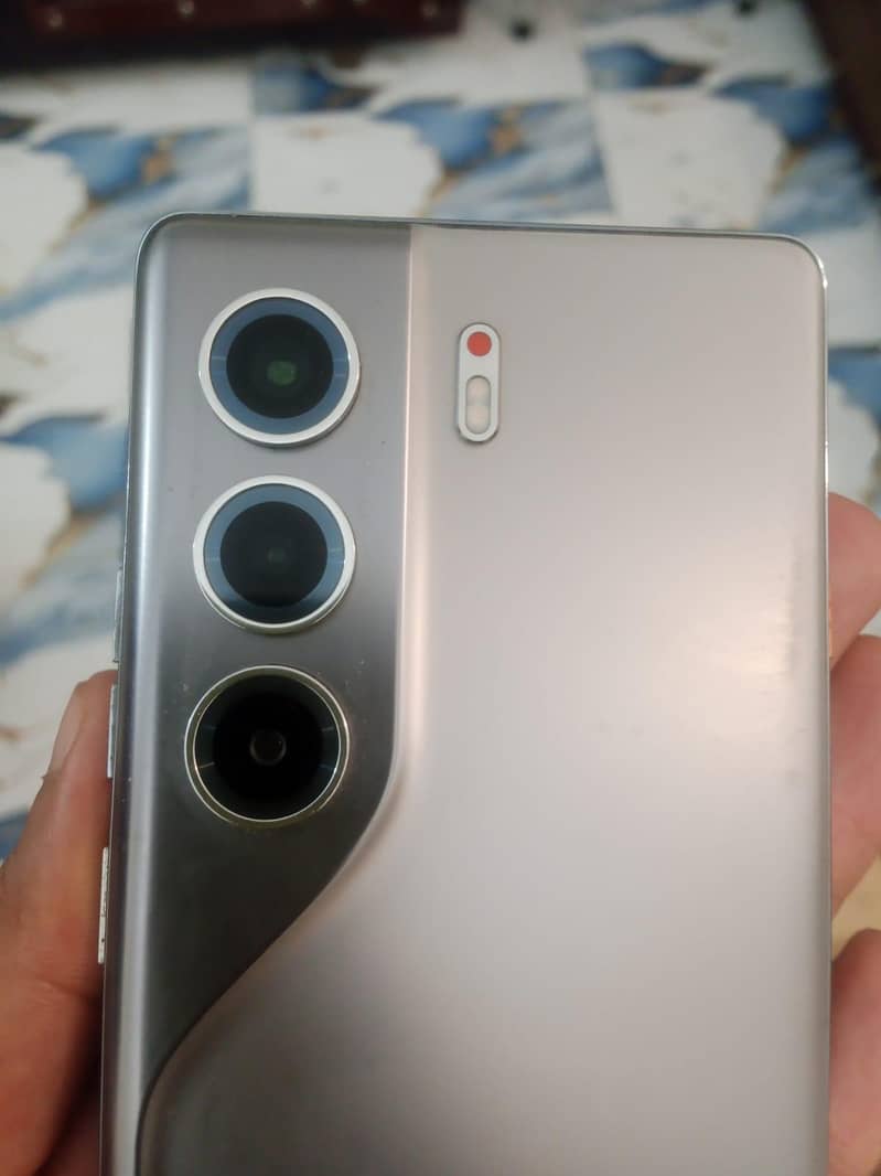 Tecno CAMON 40 Pro 0