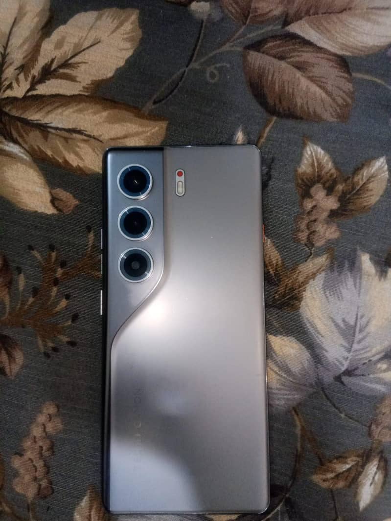 Tecno CAMON 40 Pro 5