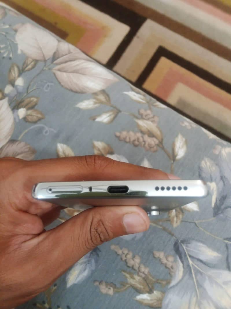 Tecno CAMON 40 Pro 6