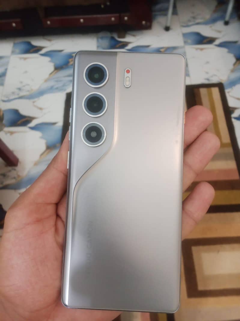 Tecno CAMON 40 Pro 8