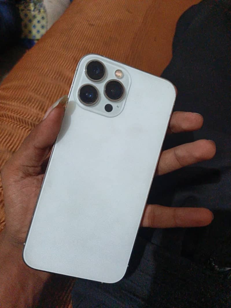 Apple iPhone 13 Pro Max 3