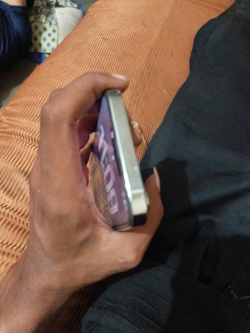 Apple iPhone 13 Pro Max 6