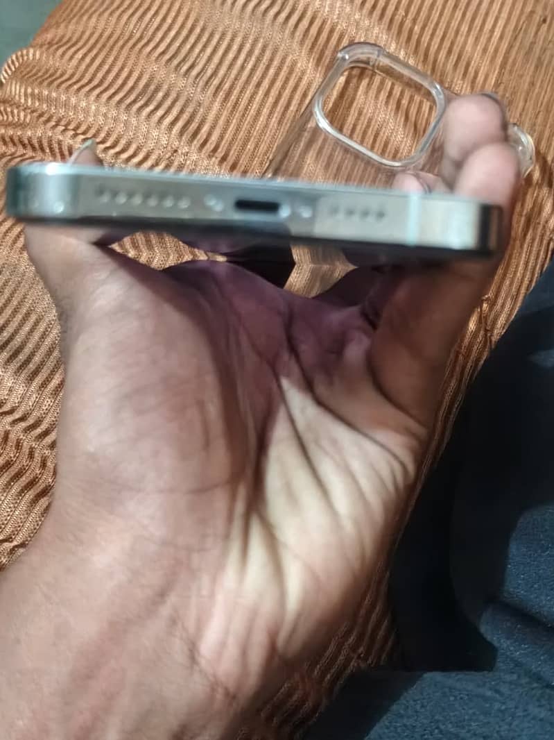Apple iPhone 13 Pro Max 8