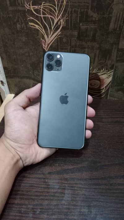 iPhone 11 Pro Max 100% original waterpack 10/10 condition